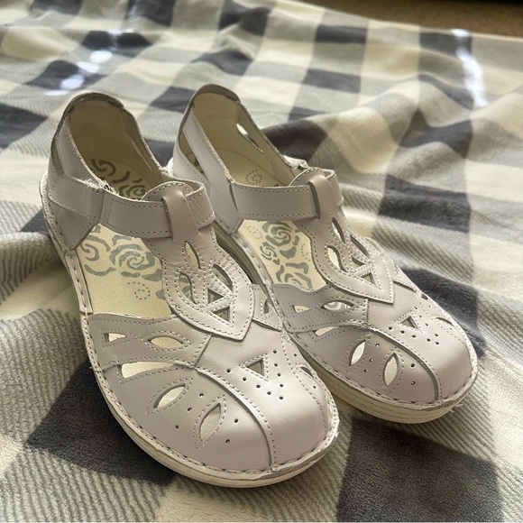 Propet Shoes - Propet / Womens Jenna Cut Out T-Strap White Leather Sandals Shoes Size 8.5 EUC